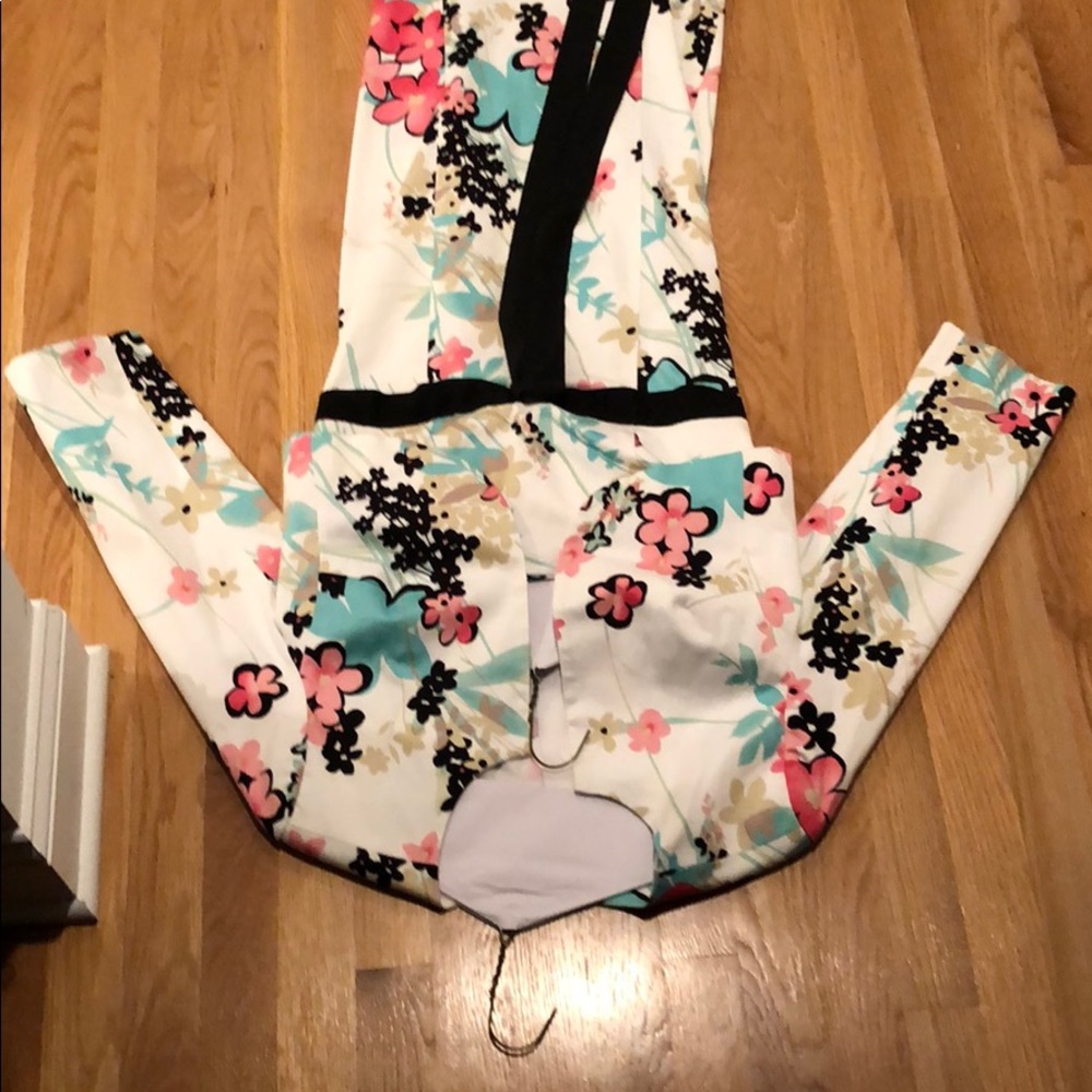 Jonathan Martin 2 piece Suite Size 10